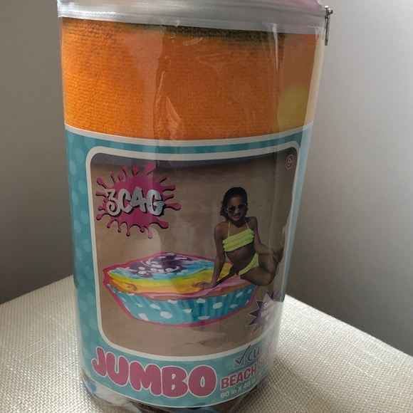 Cupcake Jumbo Beach Blanket - Picture 1 of 3